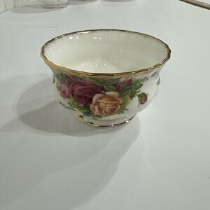 Royal Albert Sugar Bowl Open Old Country Roses Bone China England Vintage